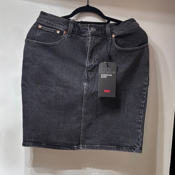 Levi's Dark Gray Essential Skirt - Picture 1 of 2